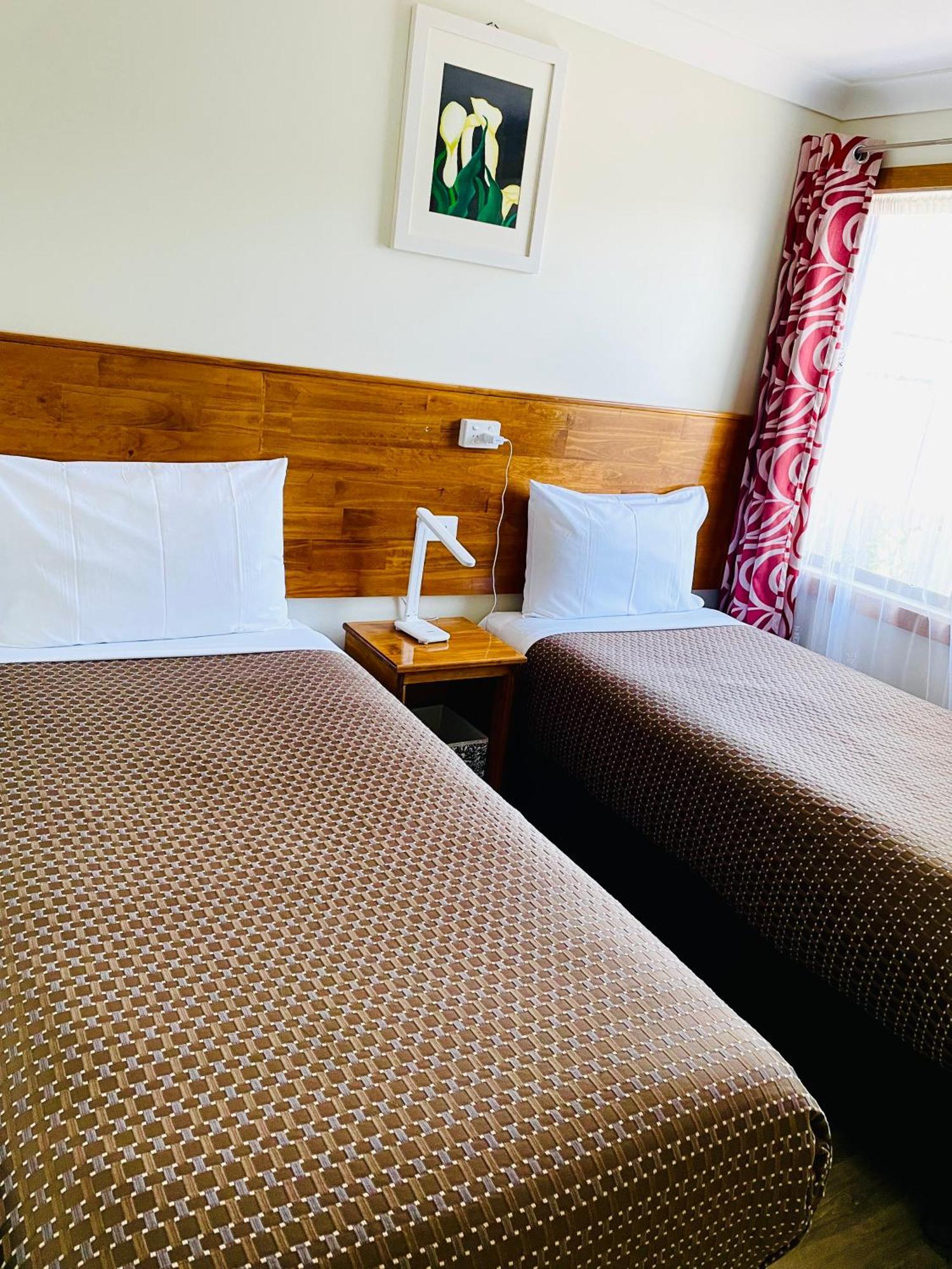 Highway Motor Inn Тари Экстерьер фото